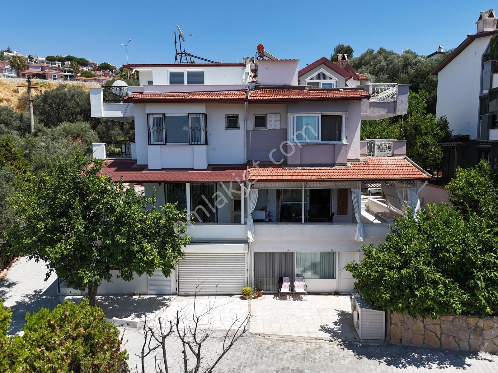 Kuşadası Marina Bölgesi Akdemir Sitesinde Forleks Satılık Villa! — fotoğraf 3