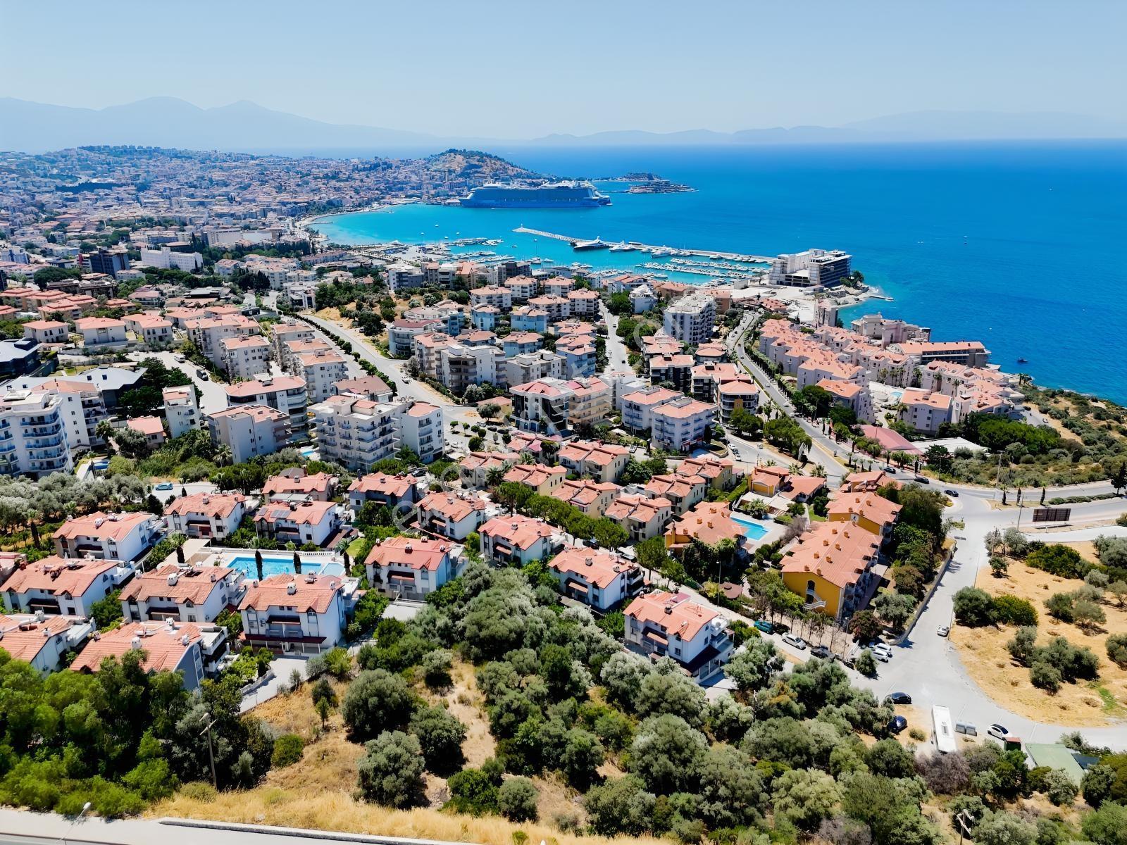 Kuşadası Marina Bölgesi Akdemir Sitesinde Forleks Satılık Villa! — fotoğraf 4