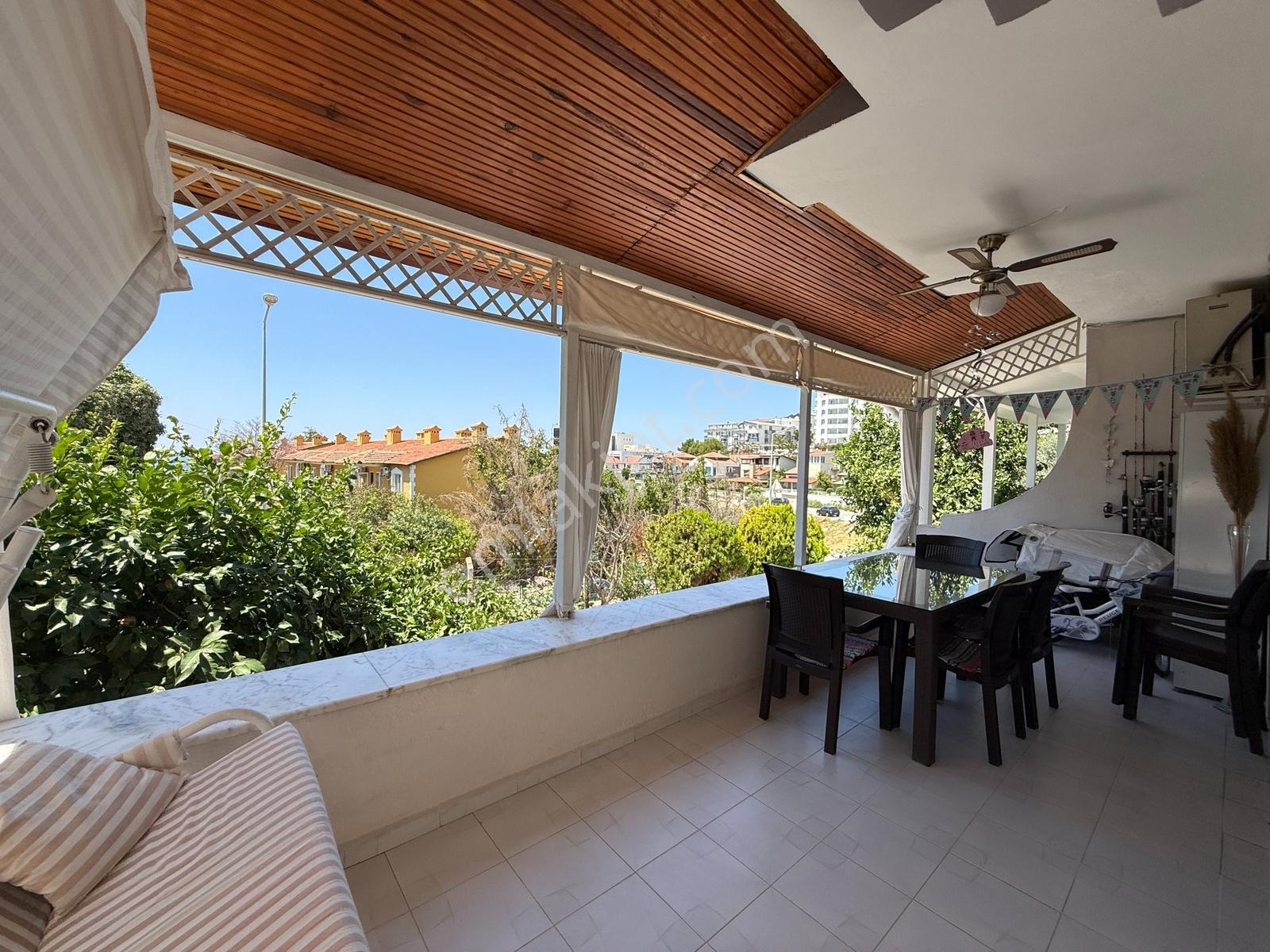 Kuşadası Marina Bölgesi Akdemir Sitesinde Forleks Satılık Villa! — fotoğraf 12