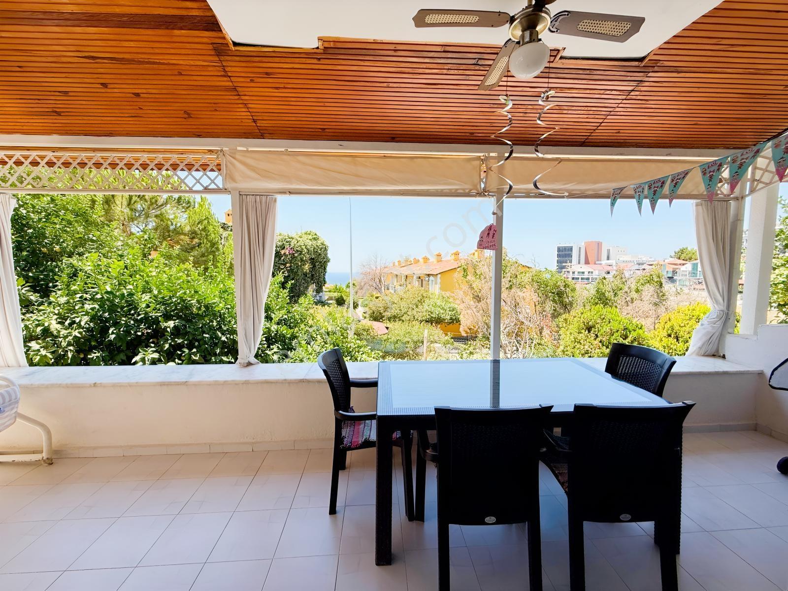 Kuşadası Marina Bölgesi Akdemir Sitesinde Forleks Satılık Villa! — fotoğraf 13