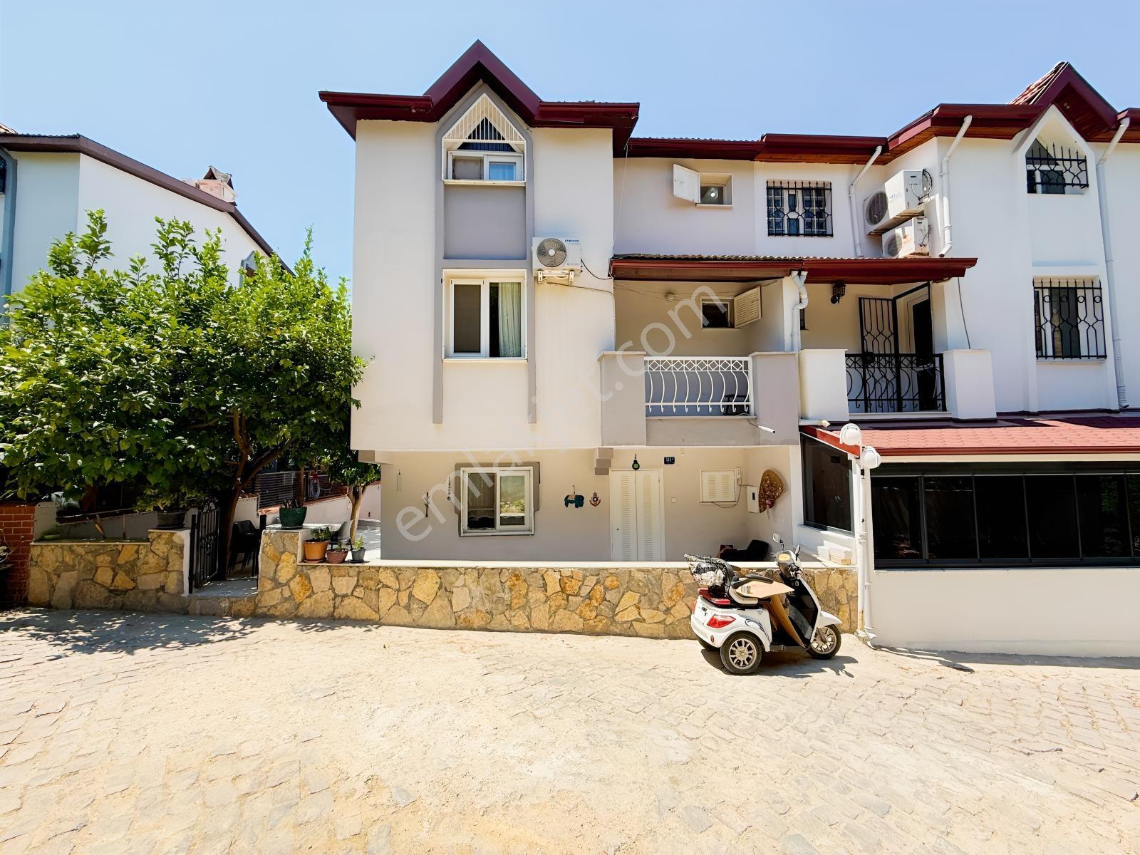 Kuşadası Marina Bölgesi Akdemir Sitesinde Forleks Satılık Villa! — fotoğraf 15