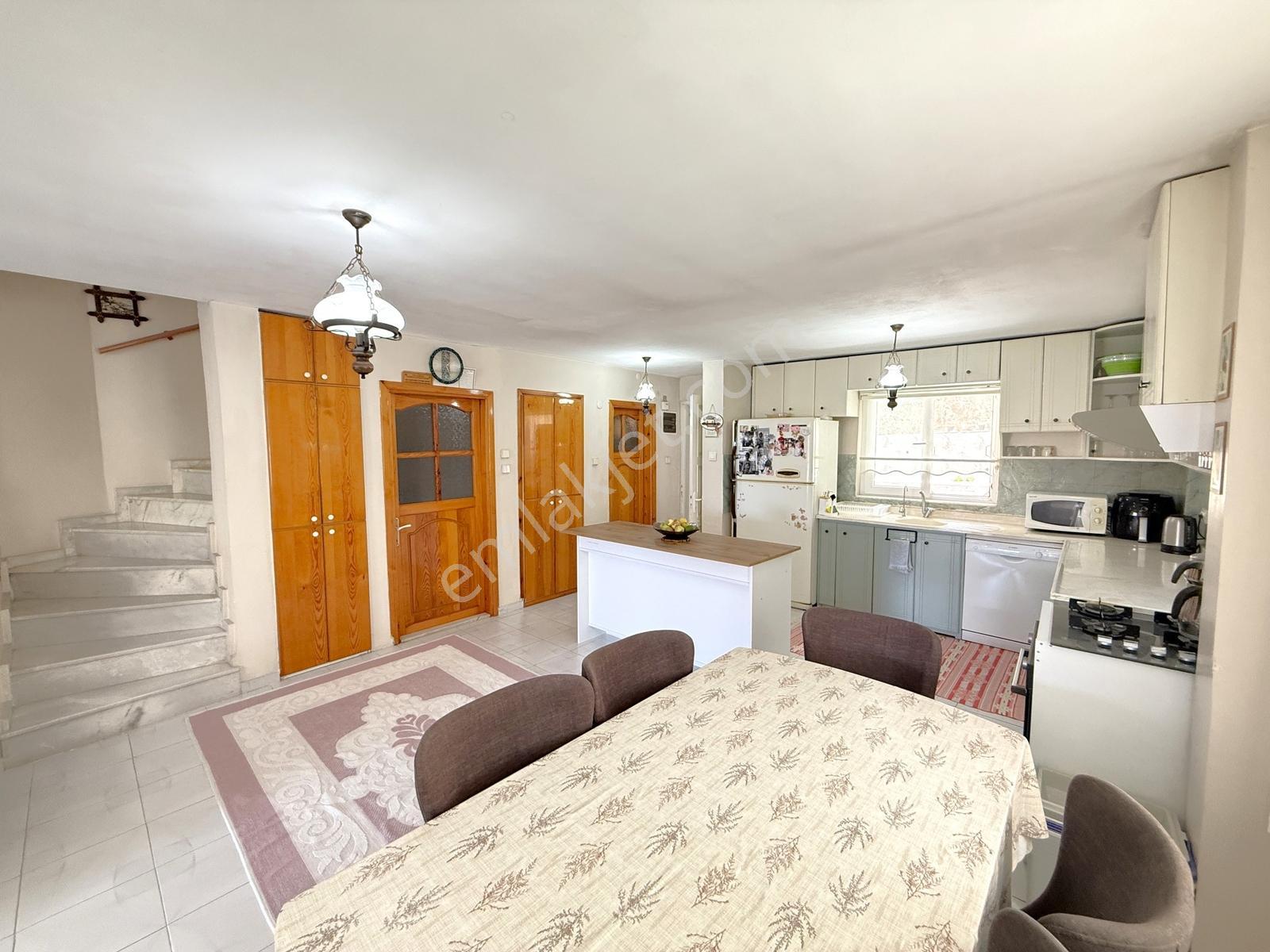 Kuşadası Marina Bölgesi Akdemir Sitesinde Forleks Satılık Villa! — fotoğraf 21