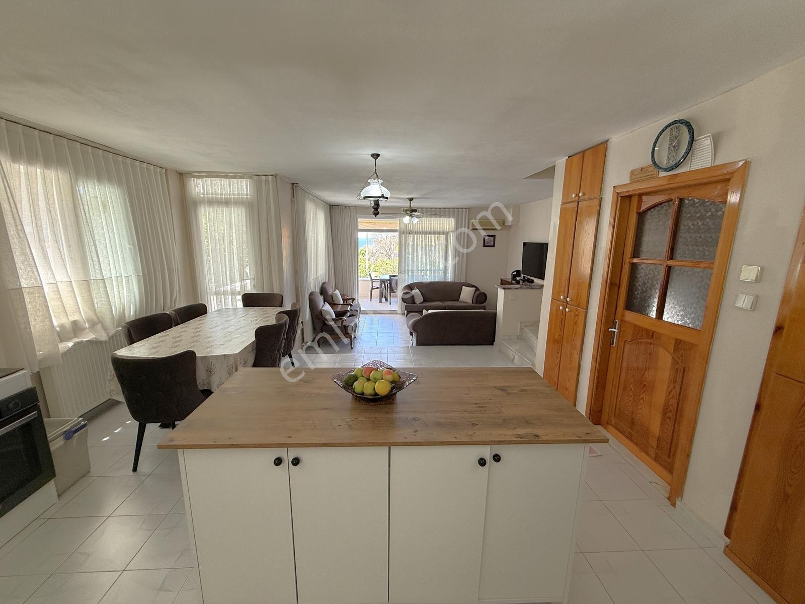 Kuşadası Marina Bölgesi Akdemir Sitesinde Forleks Satılık Villa! — fotoğraf 22