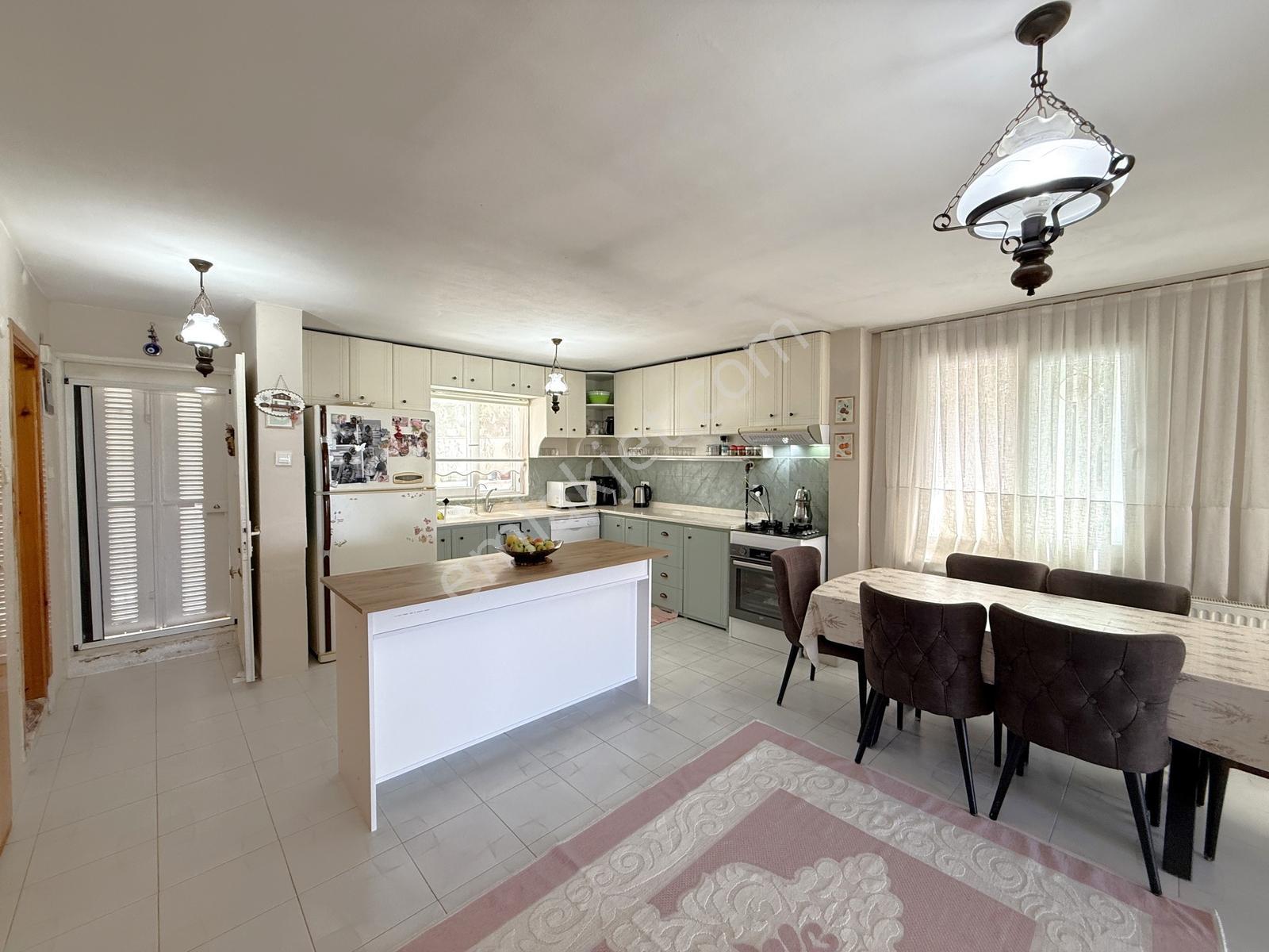 Kuşadası Marina Bölgesi Akdemir Sitesinde Forleks Satılık Villa! — fotoğraf 25