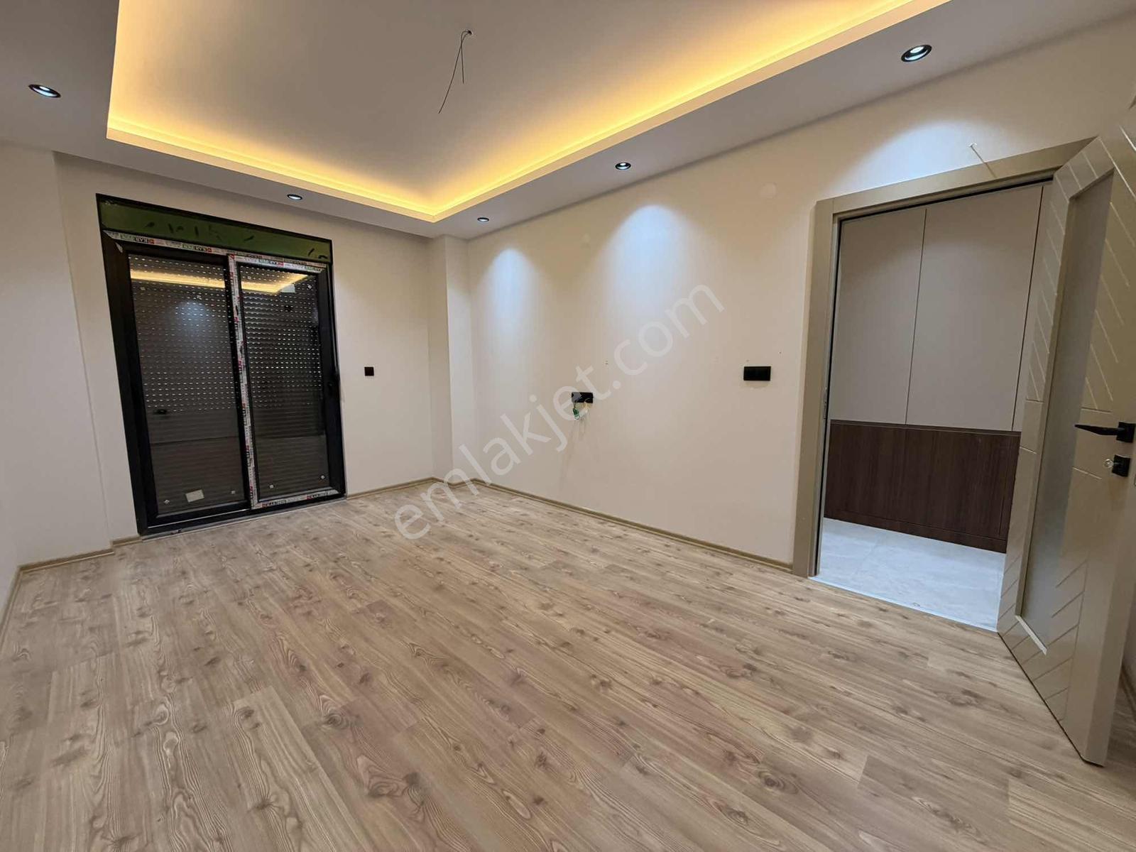 Çok Geniş Çok Özell 2+1 Yüksek Giriş Tramvaya Cok Yakın — fotoğraf 4