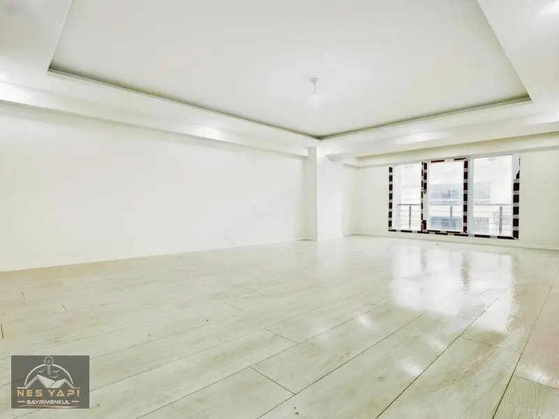 Metrobüse 5 Dk Sıfır İskanlı Arakat Daire!!