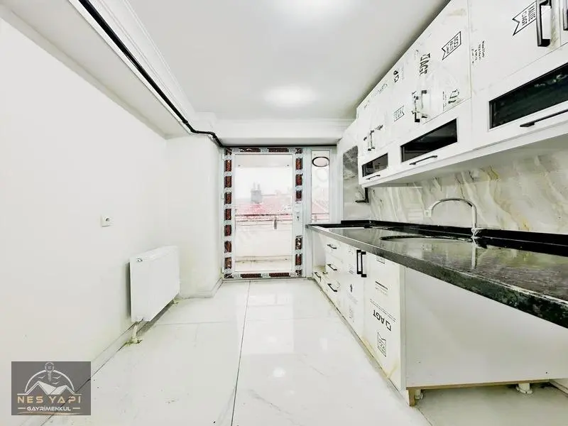 Metrobüse 5 Dk Sıfır İskanlı Arakat Daire!! — fotoğraf 10