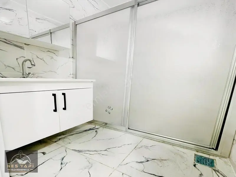 Metrobüse 5 Dk Sıfır İskanlı Arakat Daire!! — fotoğraf 17