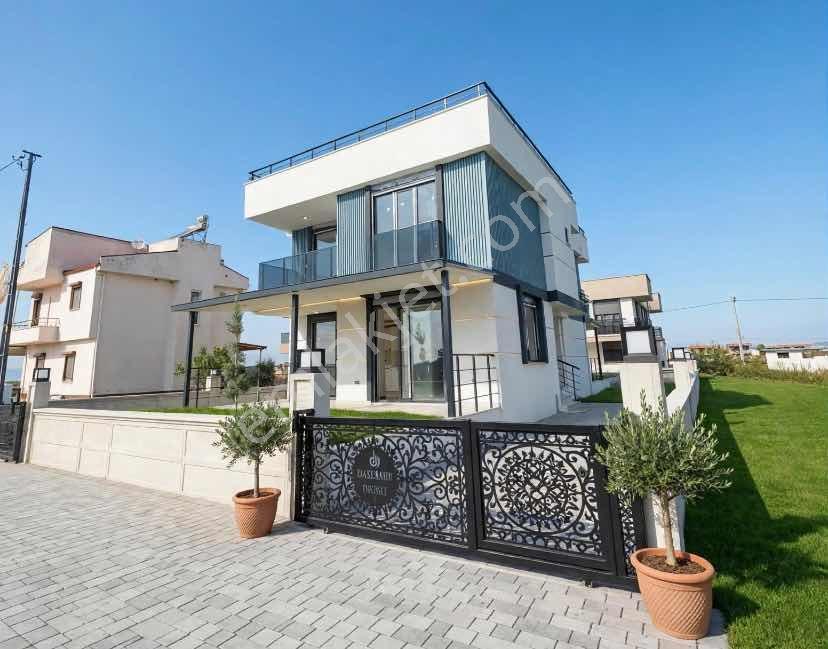 Denize Yakın Bahçeli Otoparklı Ön Cephe 2+1 İkiz Villa