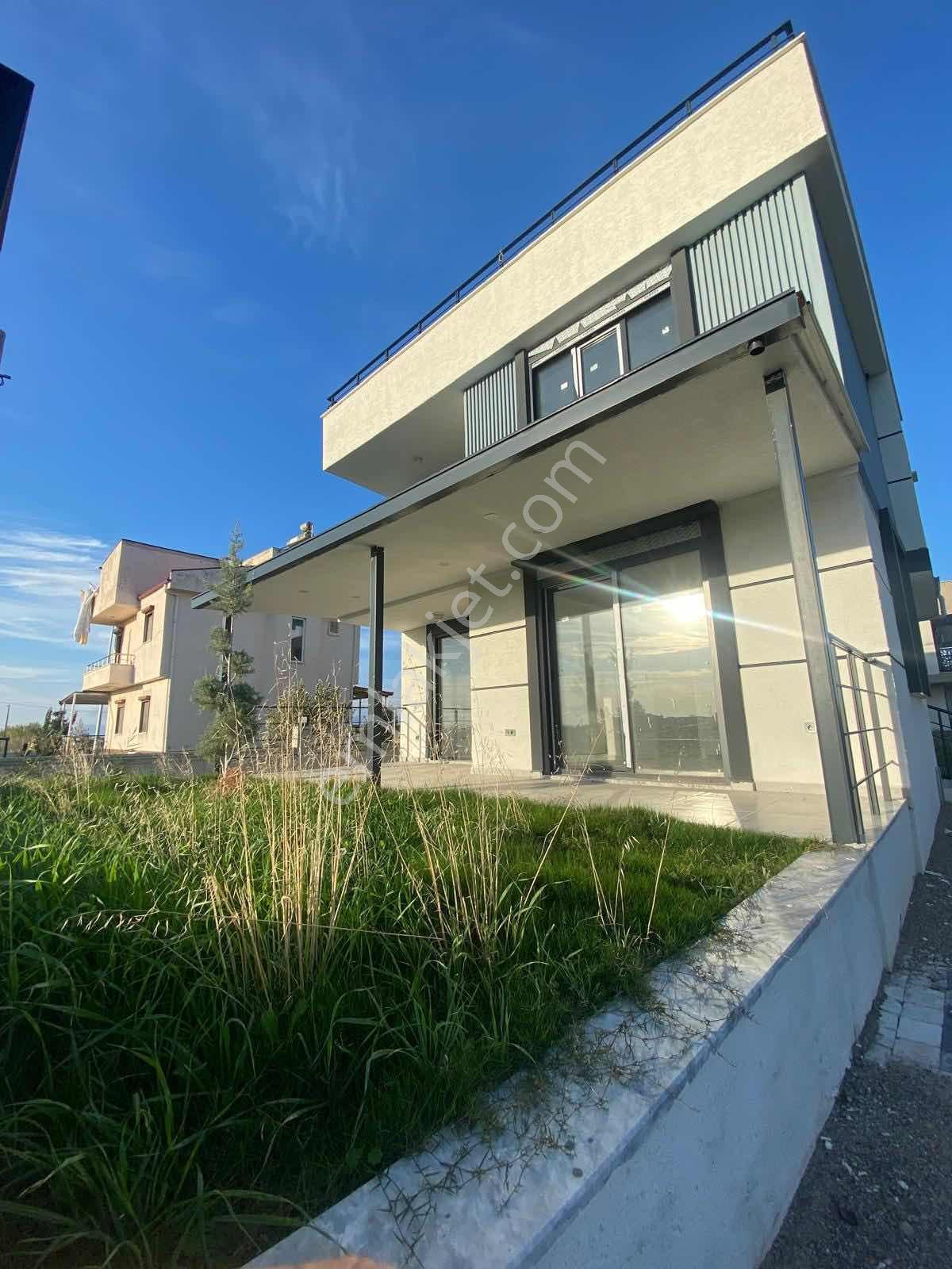 Denize Yakın Bahçeli Otoparklı Ön Cephe 2+1 İkiz Villa — fotoğraf 4