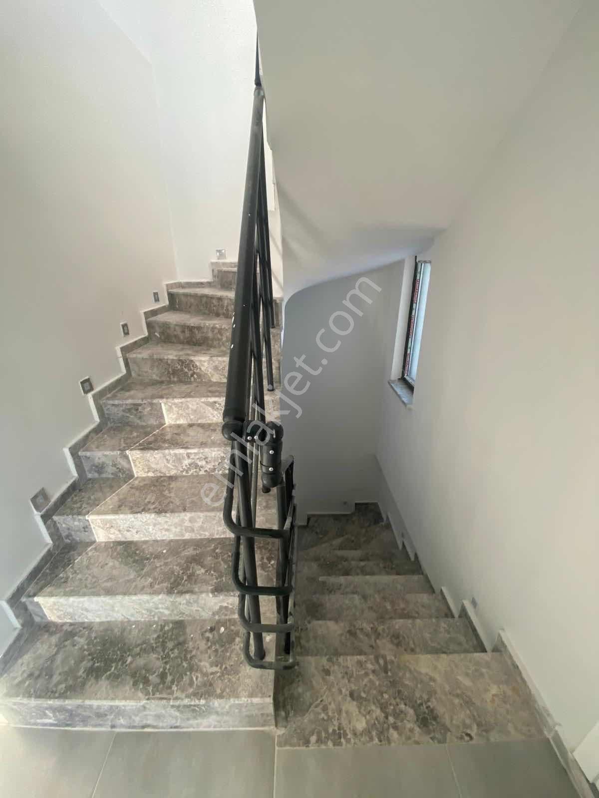 Denize Yakın Bahçeli Otoparklı Ön Cephe 2+1 İkiz Villa — fotoğraf 10