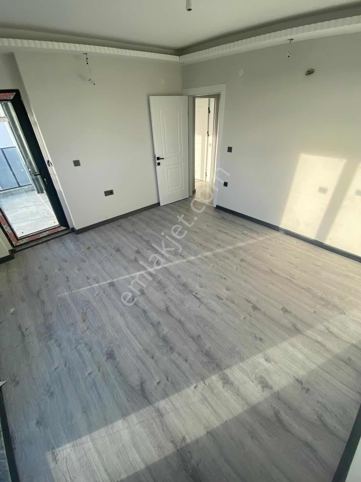 Denize Yakın Bahçeli Otoparklı Ön Cephe 2+1 İkiz Villa — fotoğraf 11