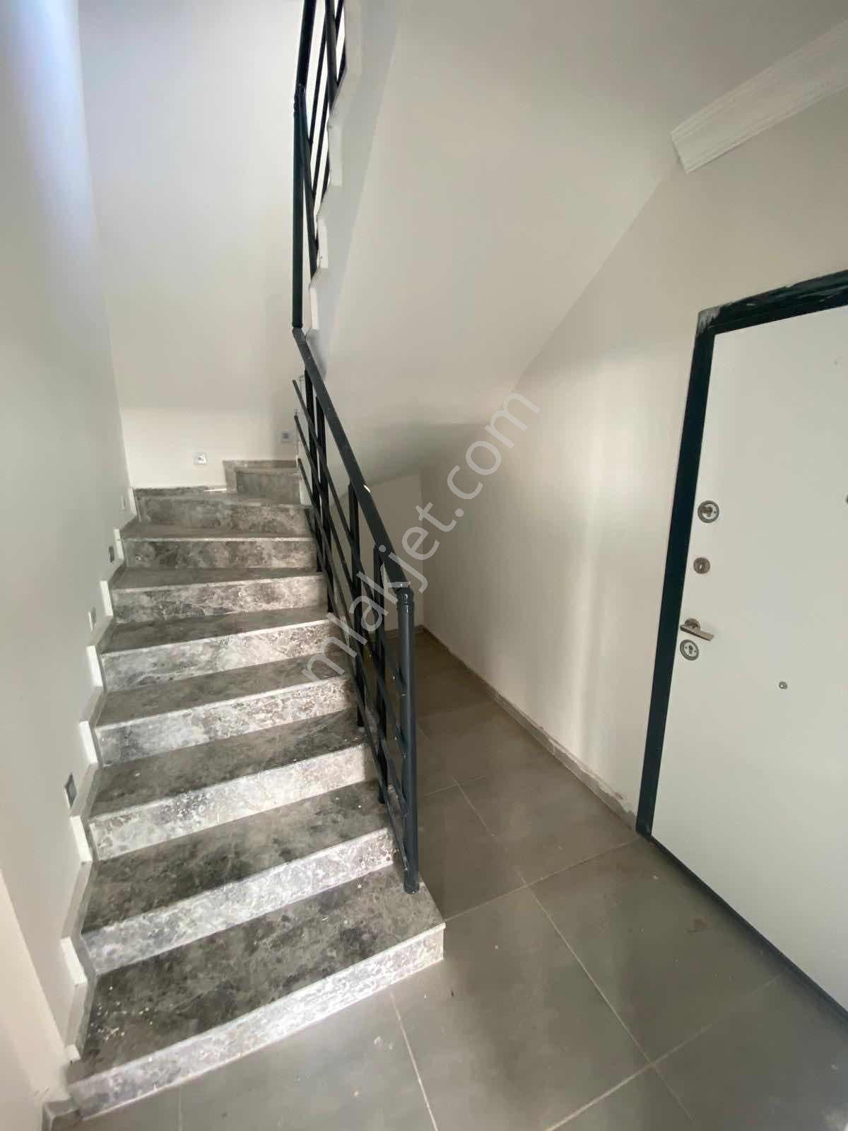 Denize Yakın Bahçeli Otoparklı Ön Cephe 2+1 İkiz Villa — fotoğraf 12