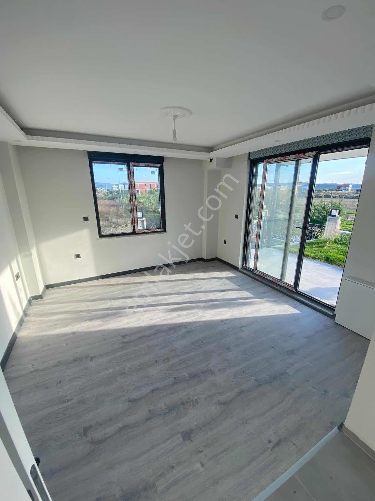 Denize Yakın Bahçeli Otoparklı Ön Cephe 2+1 İkiz Villa — fotoğraf 15