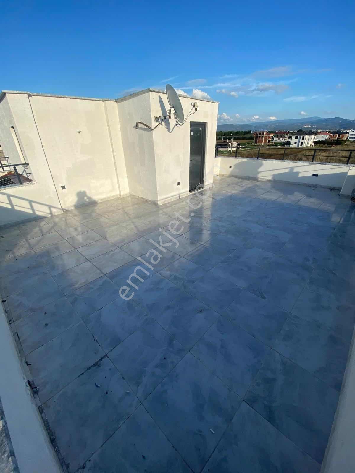 Denize Yakın Bahçeli Otoparklı Ön Cephe 2+1 İkiz Villa — fotoğraf 18