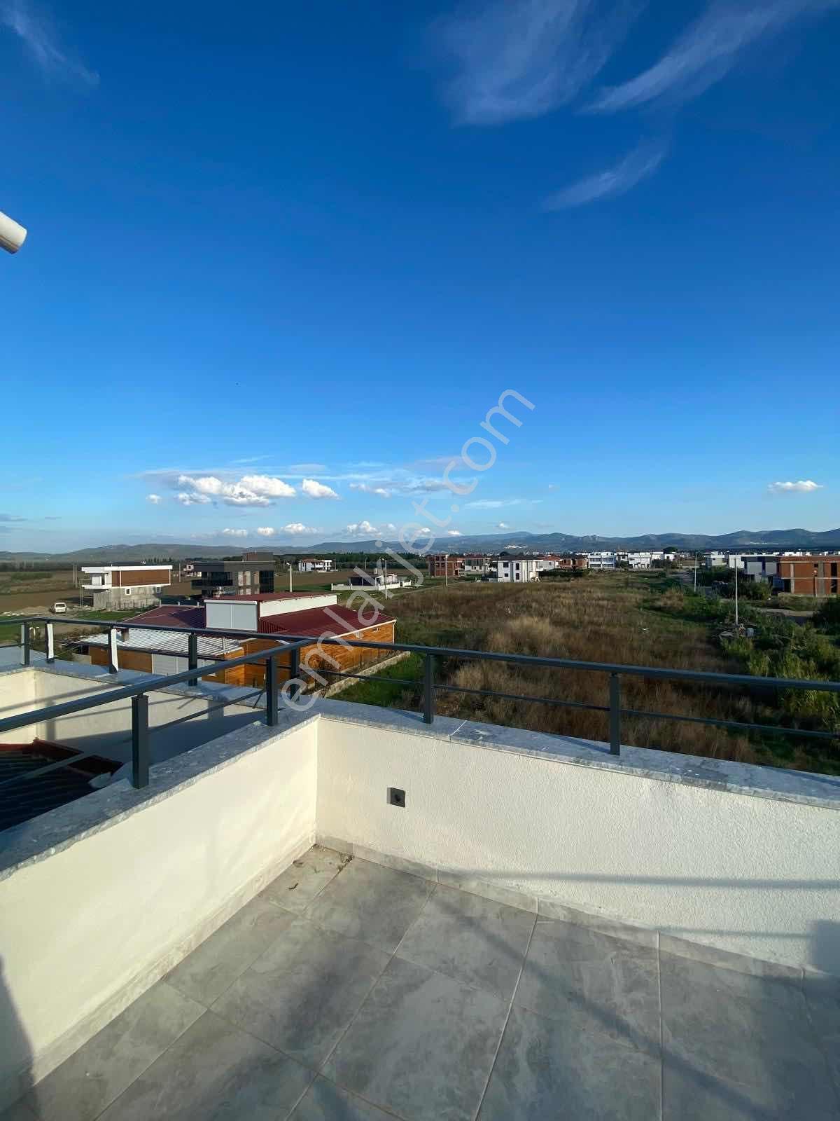 Denize Yakın Bahçeli Otoparklı Ön Cephe 2+1 İkiz Villa — fotoğraf 19