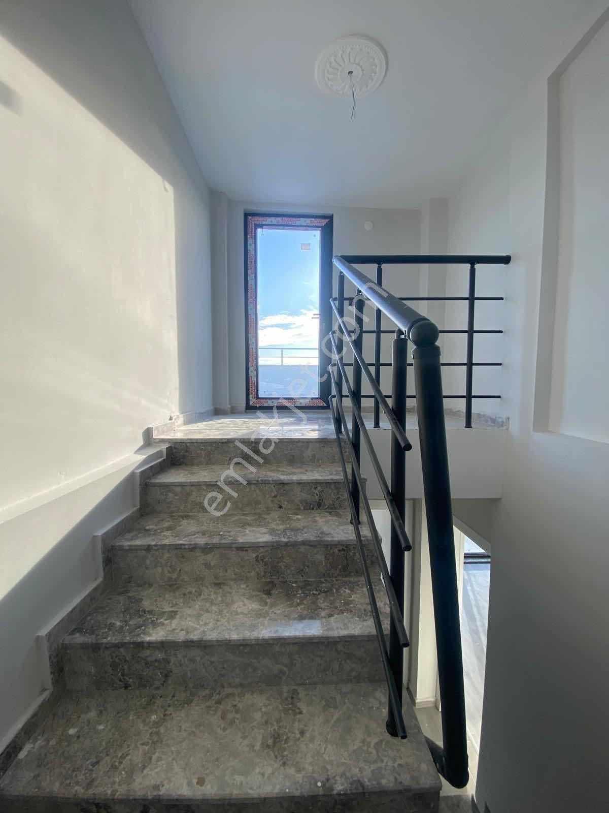 Denize Yakın Bahçeli Otoparklı Ön Cephe 2+1 İkiz Villa — fotoğraf 21