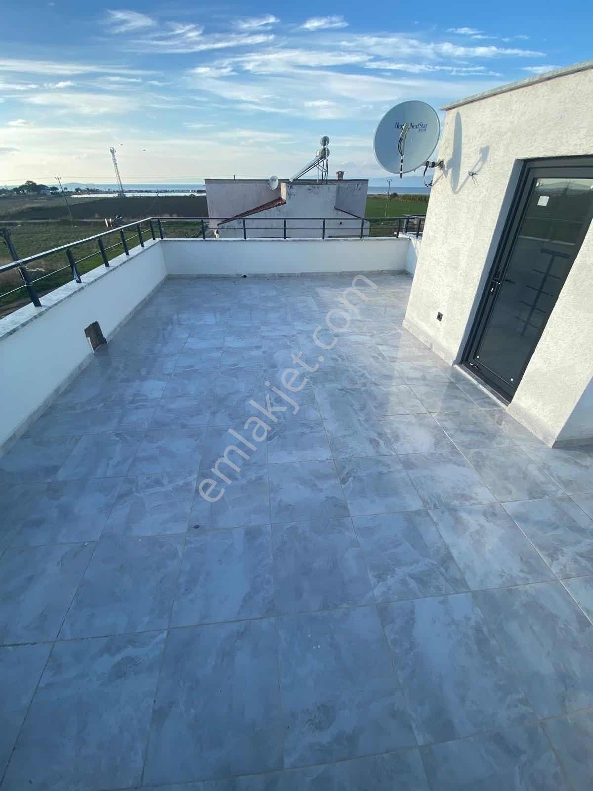 Denize Yakın Bahçeli Otoparklı Ön Cephe 2+1 İkiz Villa — fotoğraf 22