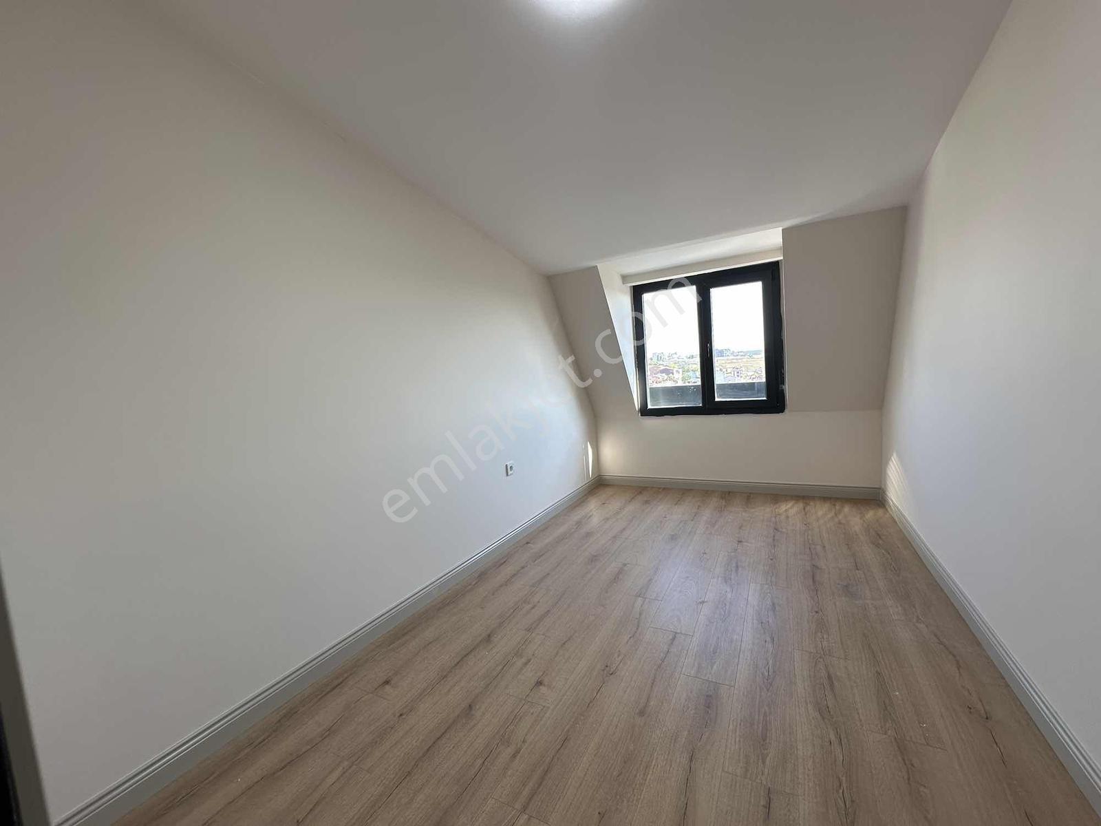 Taşolukta Müthiş Manzaralı Satılık 3+1 Yüksek Çatı Katı Daire — fotoğraf 14