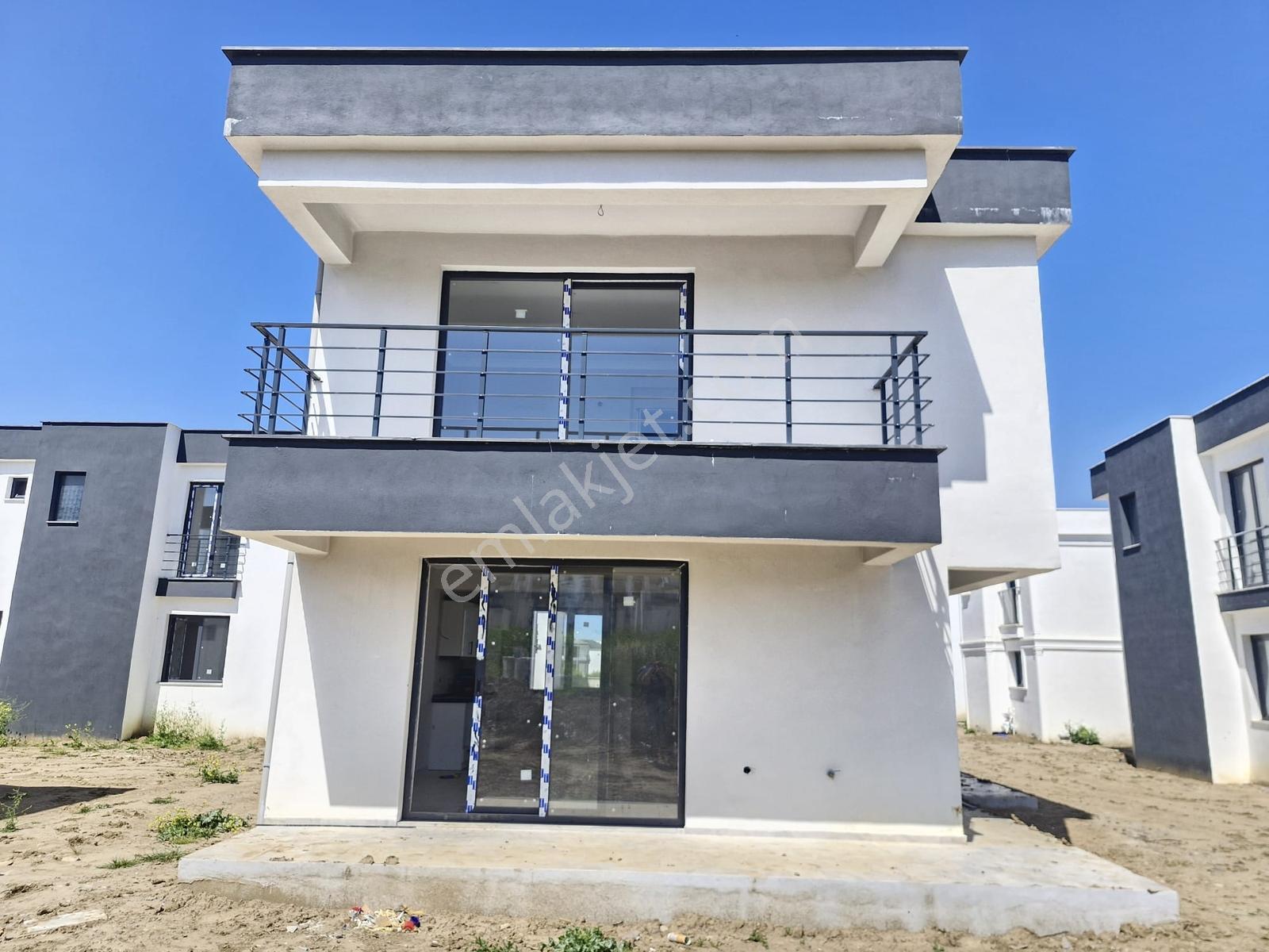 Huzur'dan Uygun Fiyatlı Hesaplı 3+1 Mükemmel Satılık Villa — fotoğraf 3