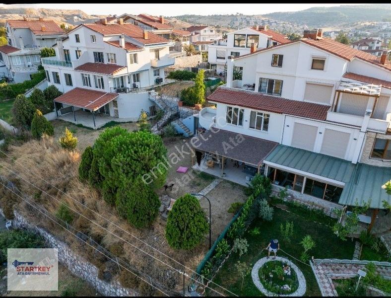 Güzelbahçe Çınarlı Mahallesi Site İçi 5+2 Satılık Villa