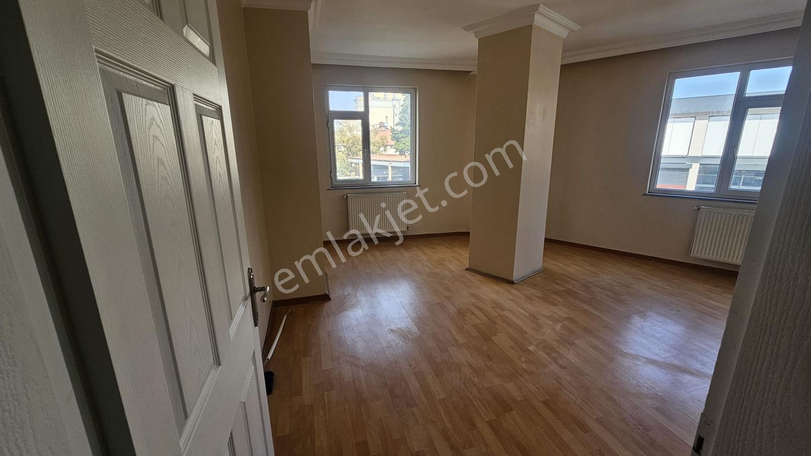 Akse Sapağı Meydanda Satılık 2+1 Daire — fotoğraf 5