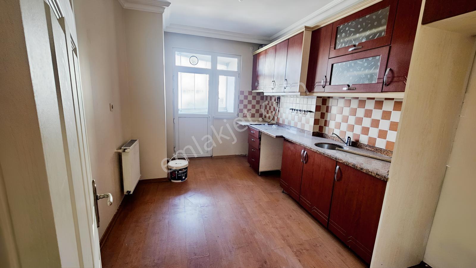 Akse Sapağı Meydanda Satılık 2+1 Daire — fotoğraf 7