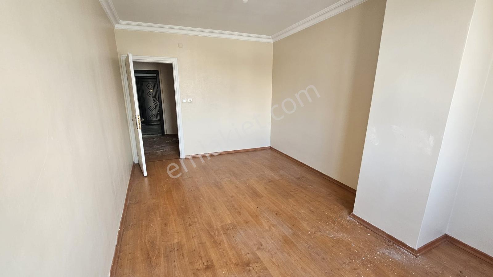 Akse Sapağı Meydanda Satılık 2+1 Daire — fotoğraf 8