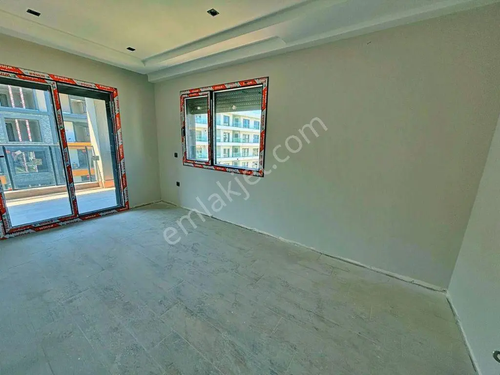 Uytundan Örende Havuzlu Ultralüks Sitede 2+1 Akıllı Daire — fotoğraf 4