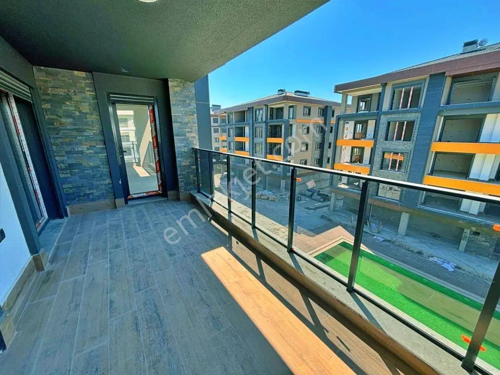 Uytundan Örende Havuzlu Ultralüks Sitede 2+1 Akıllı Daire — fotoğraf 11