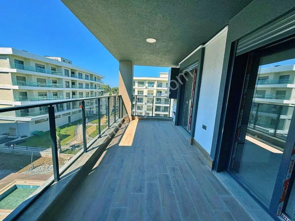 Uytundan Örende Havuzlu Ultralüks Sitede 2+1 Akıllı Daire — fotoğraf 15