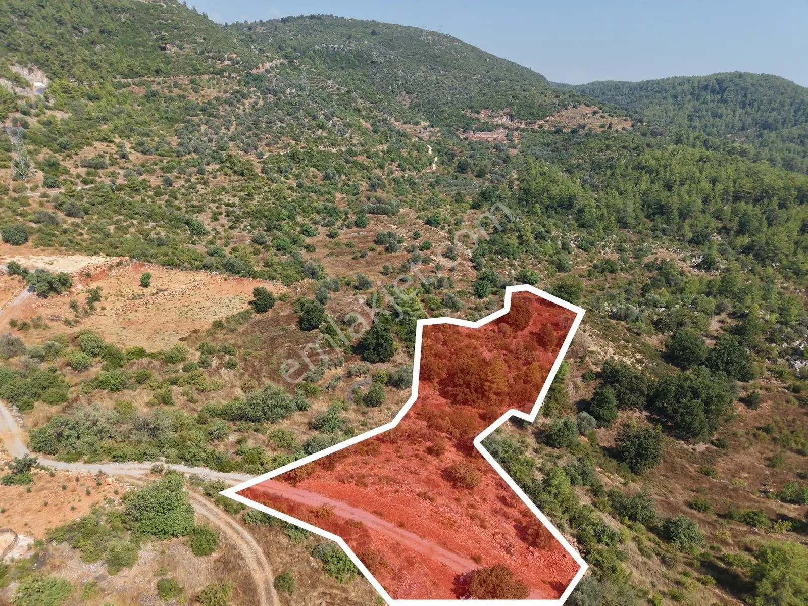 Alanya Karamanlarda Yola Sıfır 5152 M2 Yatırımlık Tarla