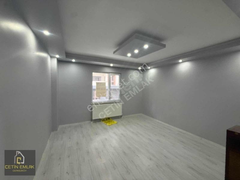 Çetin Emlak'tan İstasyon Mahlesin İskanlı 2+1 Satılık Daire — fotoğraf 2