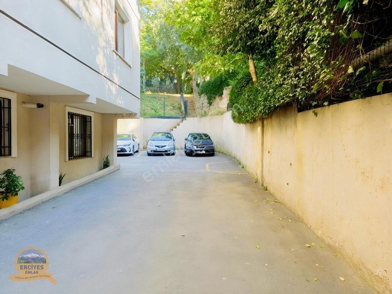Erciyes'den Sahrayıcedit'de 3+1 Balkonlu 150 M2 Daire Fırsatı — fotoğraf 4