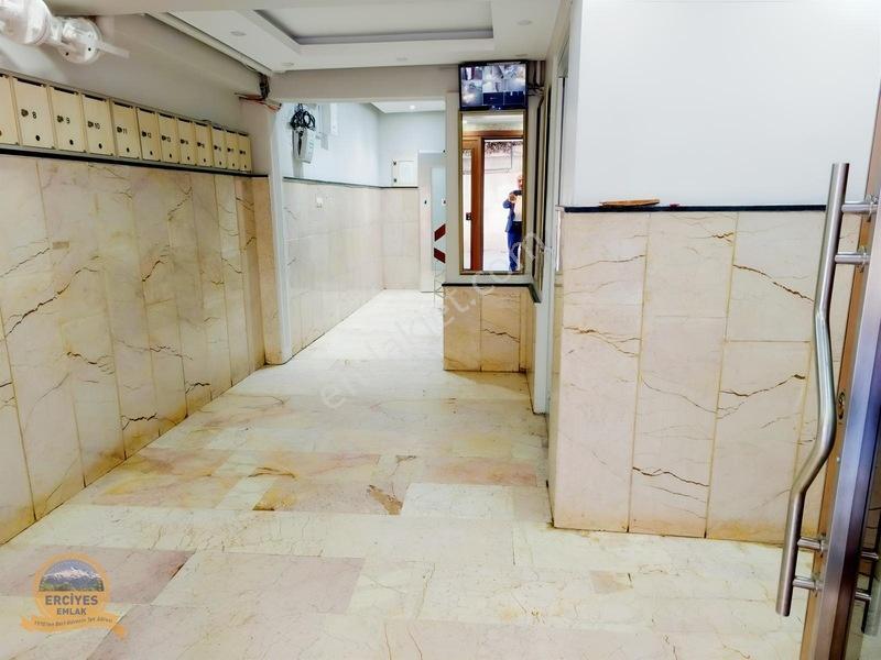 Erciyes'den Sahrayıcedit'de 3+1 Balkonlu 150 M2 Daire Fırsatı — fotoğraf 5