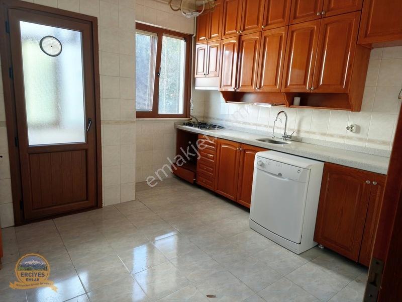 Erciyes'den Sahrayıcedit'de 3+1 Balkonlu 150 M2 Daire Fırsatı — fotoğraf 7