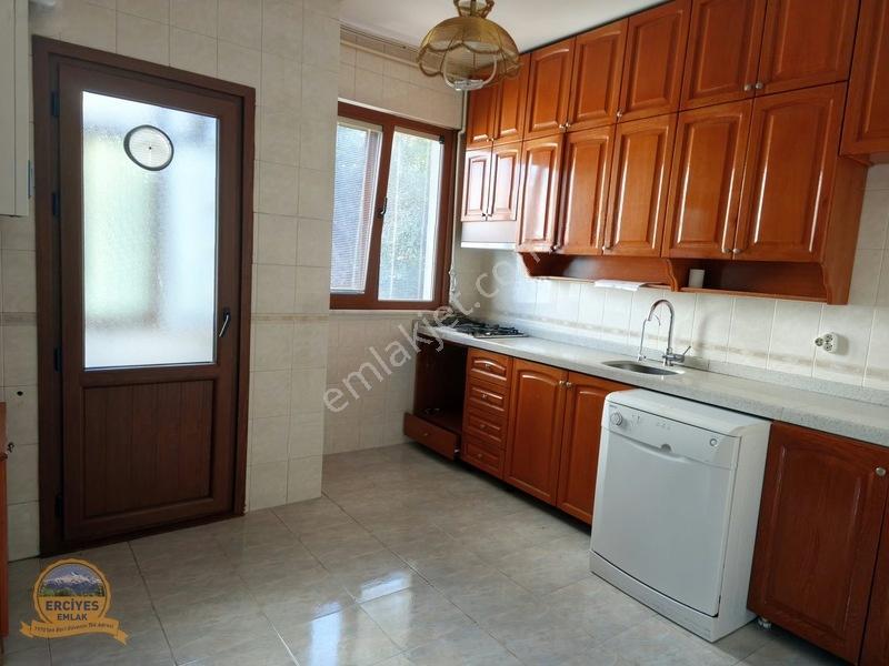 Erciyes'den Sahrayıcedit'de 3+1 Balkonlu 150 M2 Daire Fırsatı — fotoğraf 8