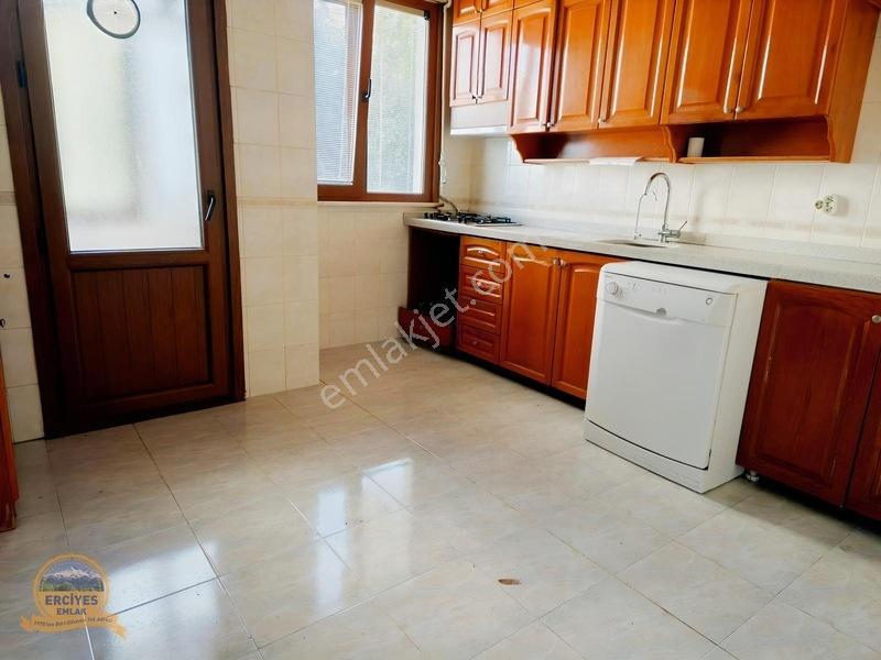 Erciyes'den Sahrayıcedit'de 3+1 Balkonlu 150 M2 Daire Fırsatı — fotoğraf 9