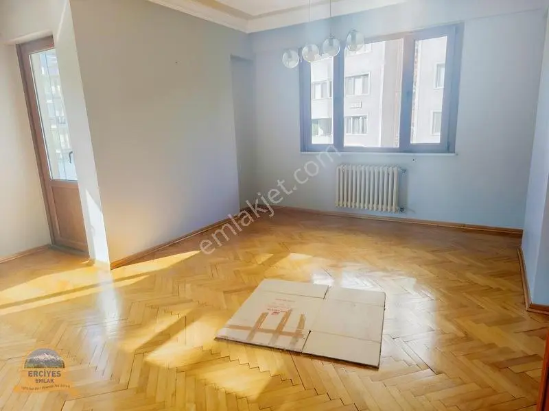 Erciyes'den Sahrayıcedit'de 3+1 Balkonlu 150 M2 Daire Fırsatı — fotoğraf 13