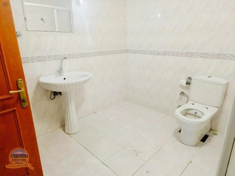 Erciyes'den Sahrayıcedit'de 3+1 Balkonlu 150 M2 Daire Fırsatı — fotoğraf 14