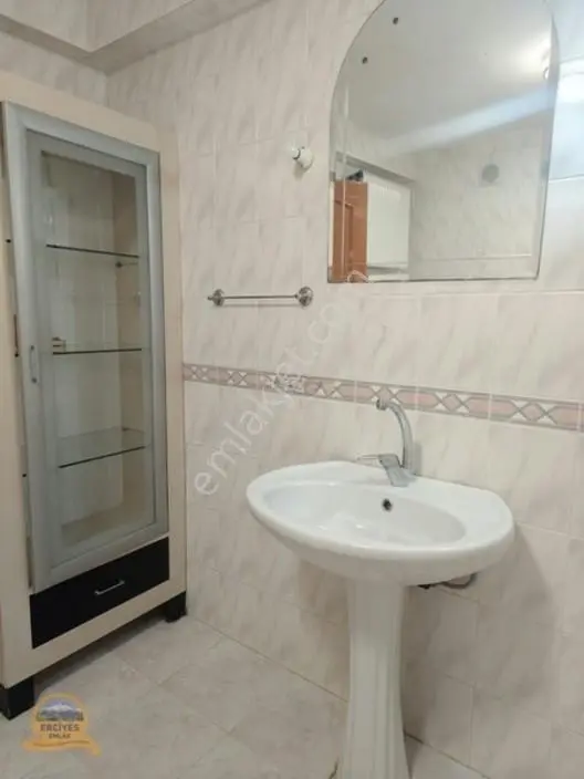 Erciyes'den Sahrayıcedit'de 3+1 Balkonlu 150 M2 Daire Fırsatı — fotoğraf 15