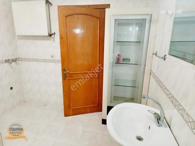 Erciyes'den Sahrayıcedit'de 3+1 Balkonlu 150 M2 Daire Fırsatı — fotoğraf 16