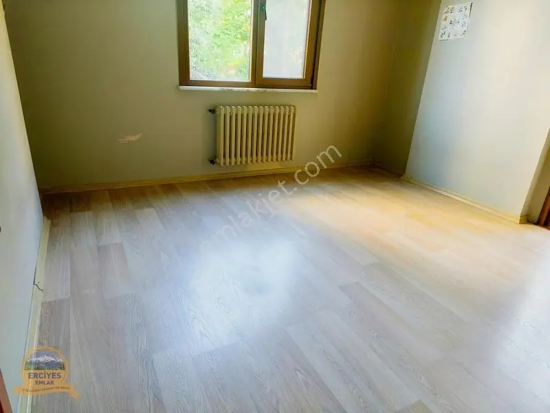 Erciyes'den Sahrayıcedit'de 3+1 Balkonlu 150 M2 Daire Fırsatı — fotoğraf 17