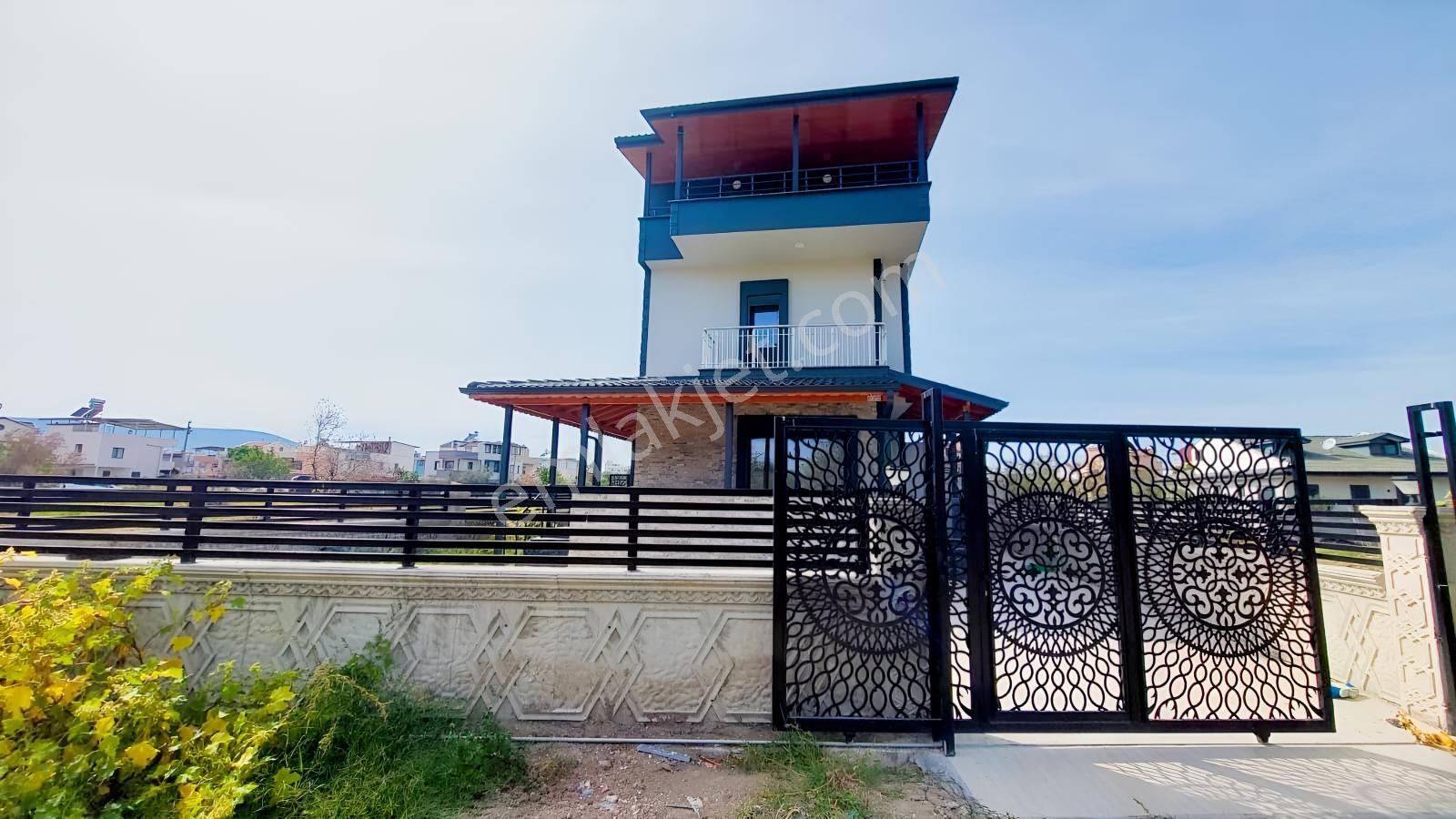 C.b. Route | Dikili Cumhuriyette Geniş Teraslı Şık Villa — fotoğraf 2