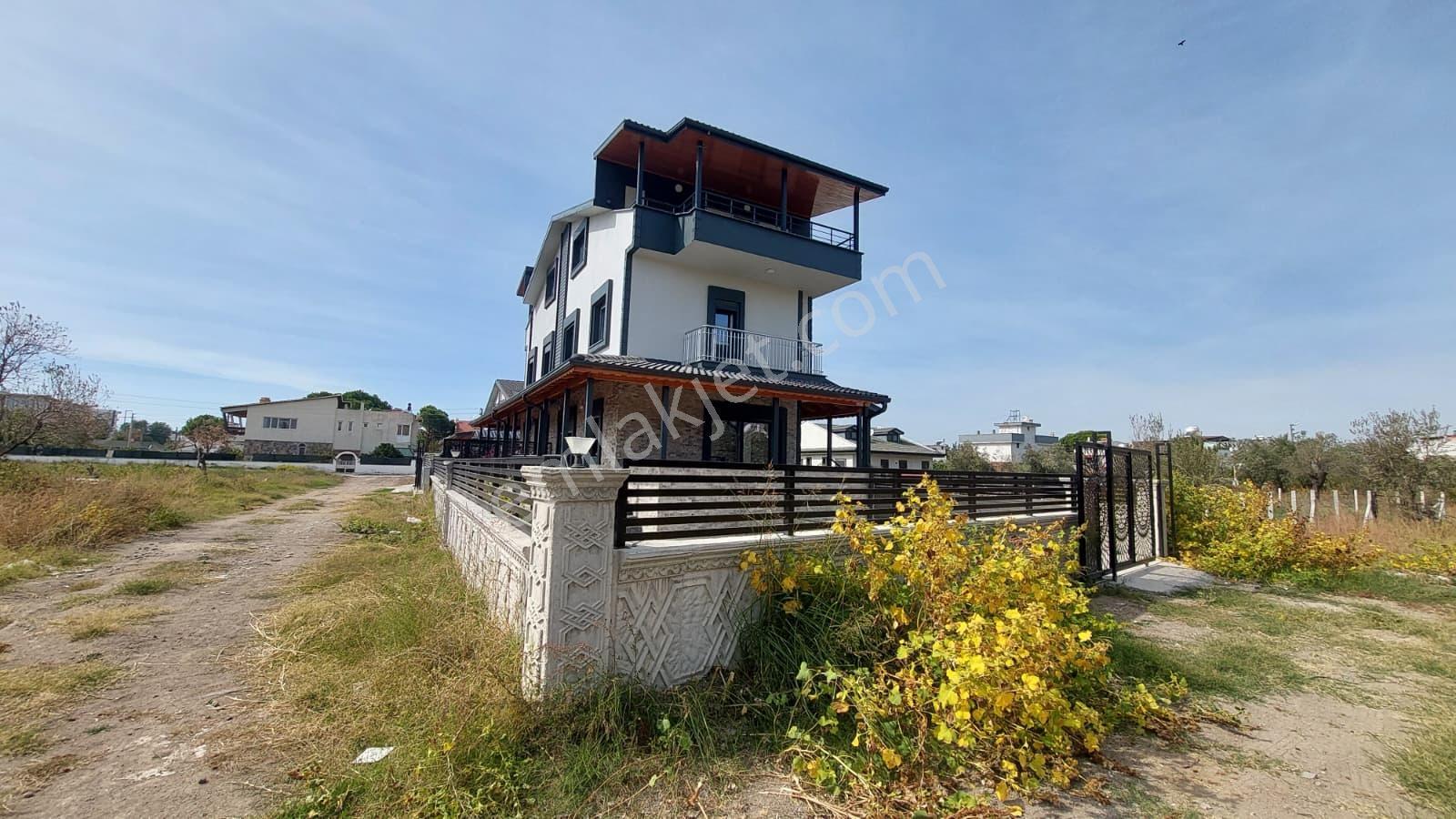 C.b. Route | Dikili Cumhuriyette Geniş Teraslı Şık Villa — fotoğraf 4