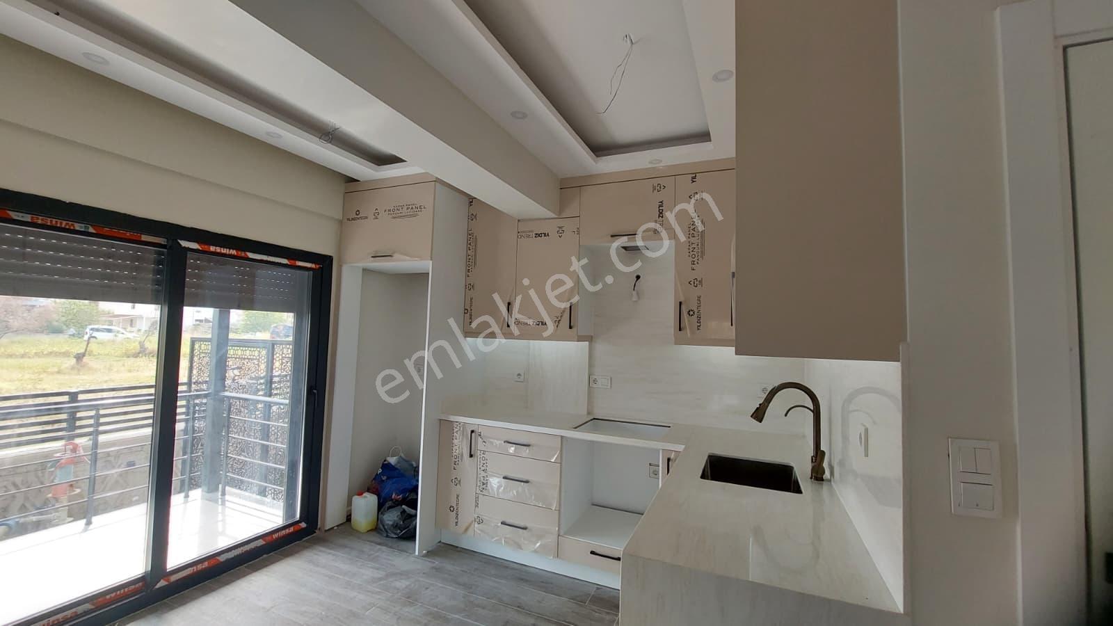 C.b. Route | Dikili Cumhuriyette Geniş Teraslı Şık Villa — fotoğraf 15