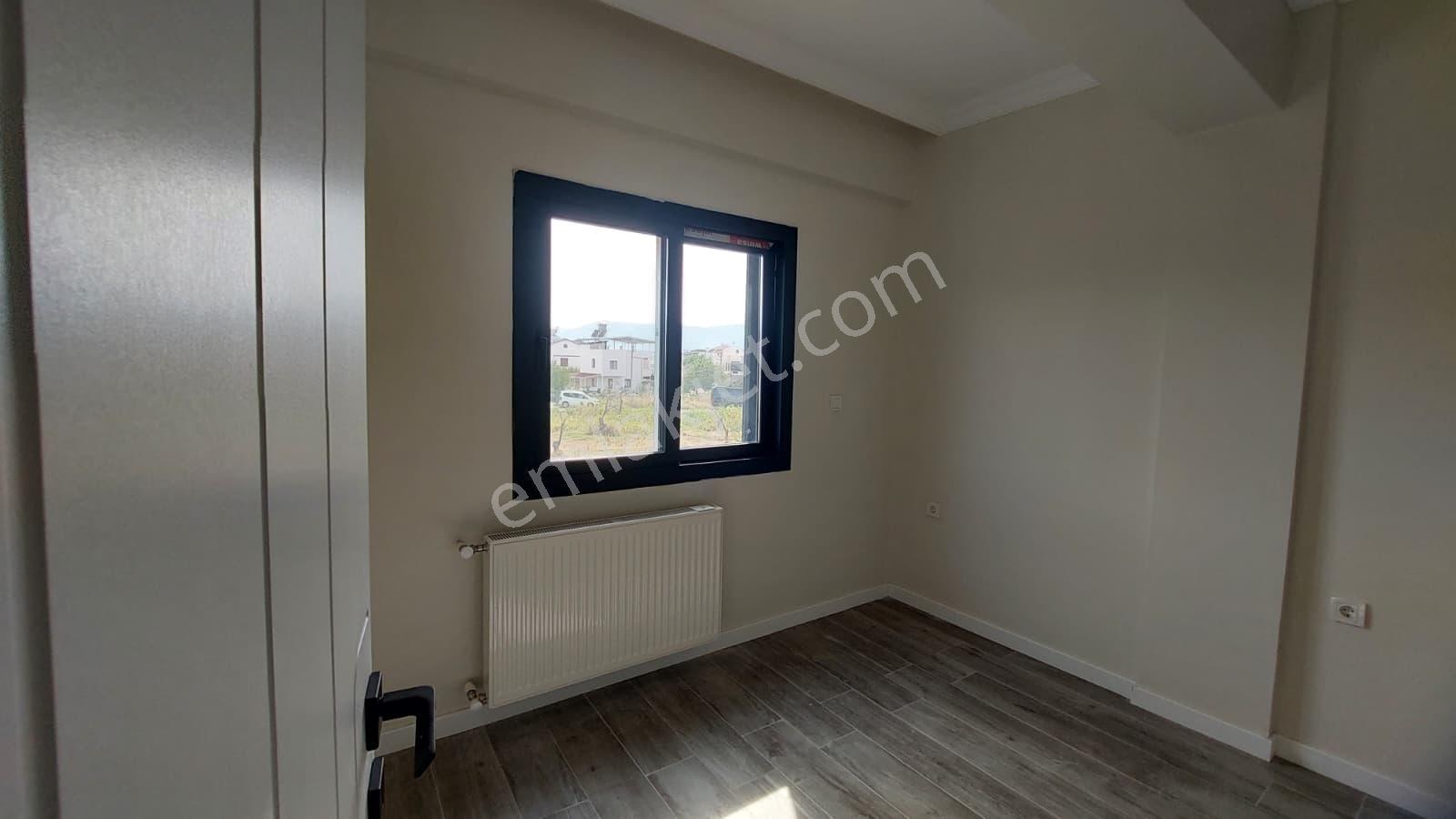 C.b. Route | Dikili Cumhuriyette Geniş Teraslı Şık Villa — fotoğraf 16