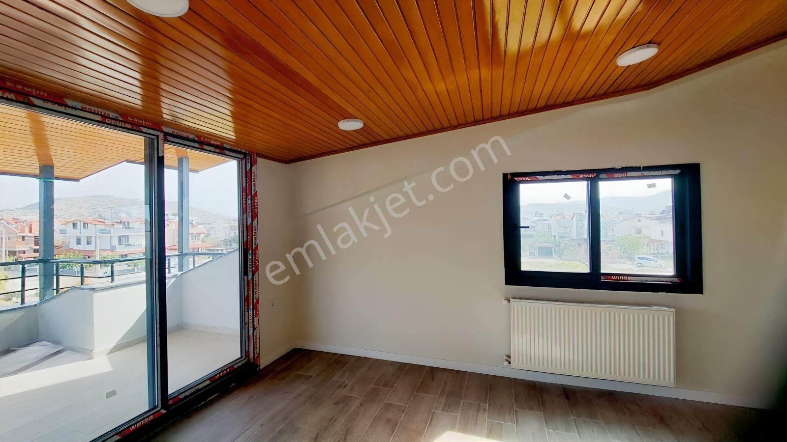 C.b. Route | Dikili Cumhuriyette Geniş Teraslı Şık Villa — fotoğraf 22