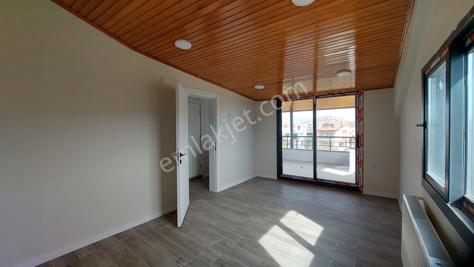 C.b. Route | Dikili Cumhuriyette Geniş Teraslı Şık Villa — fotoğraf 24