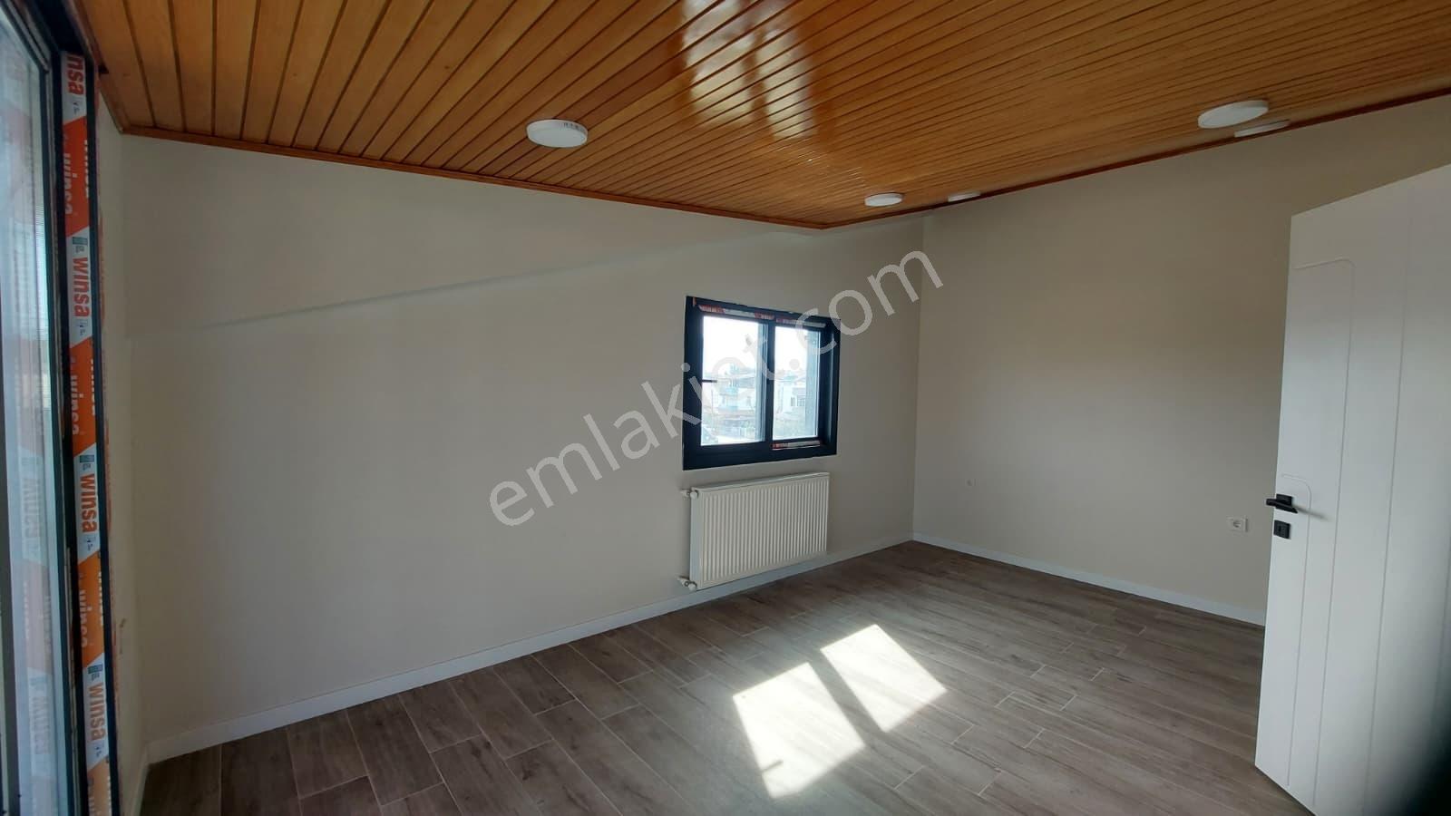 C.b. Route | Dikili Cumhuriyette Geniş Teraslı Şık Villa — fotoğraf 25